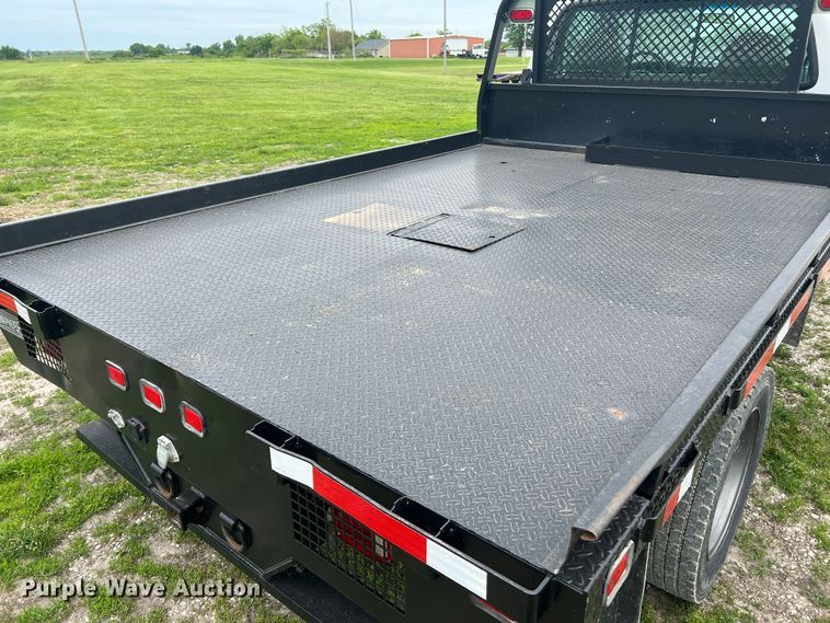 image for item DL4272 2000 Ford F550 Super Duty XL  flatbed truck