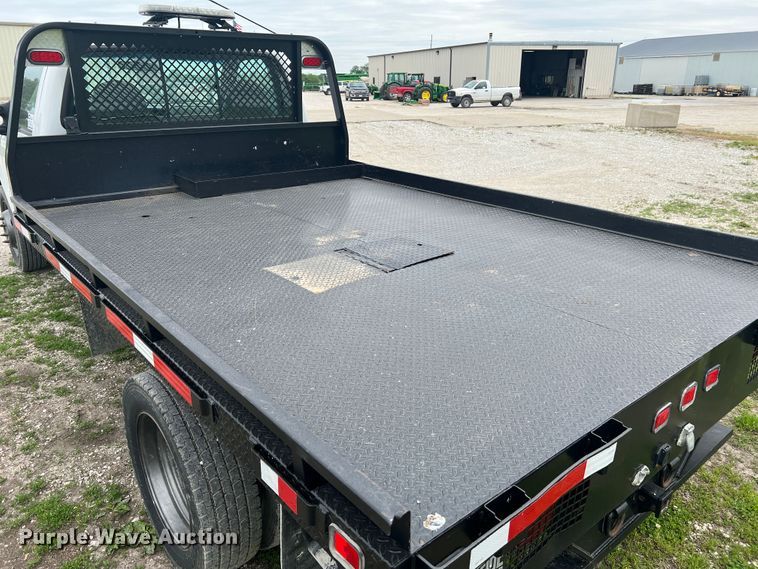 image for item DL4272 2000 Ford F550 Super Duty XL  flatbed truck