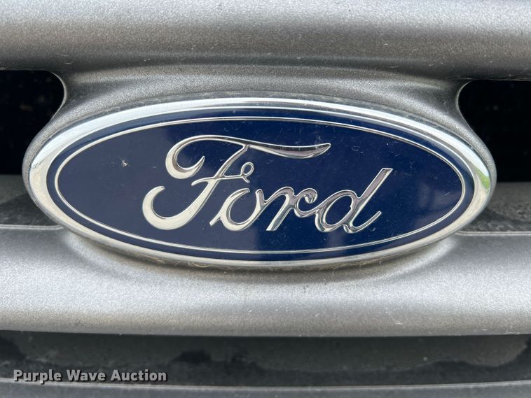 image for item DL4272 2000 Ford F550 Super Duty XL  flatbed truck