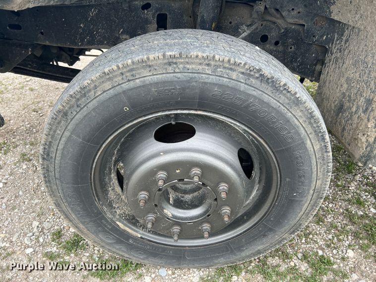 image for item DL4272 2000 Ford F550 Super Duty XL  flatbed truck