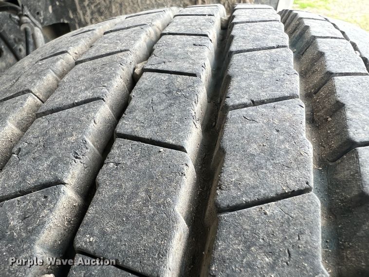 image for item DL4272 2000 Ford F550 Super Duty XL  flatbed truck