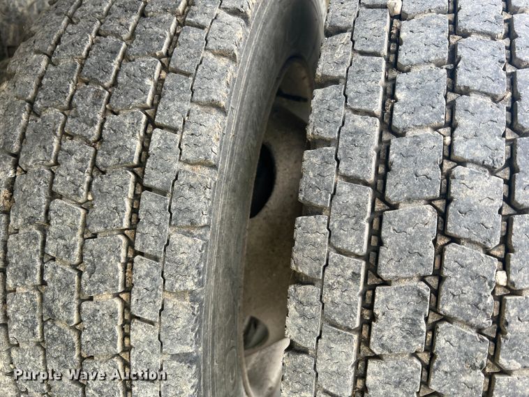 image for item DL4272 2000 Ford F550 Super Duty XL  flatbed truck