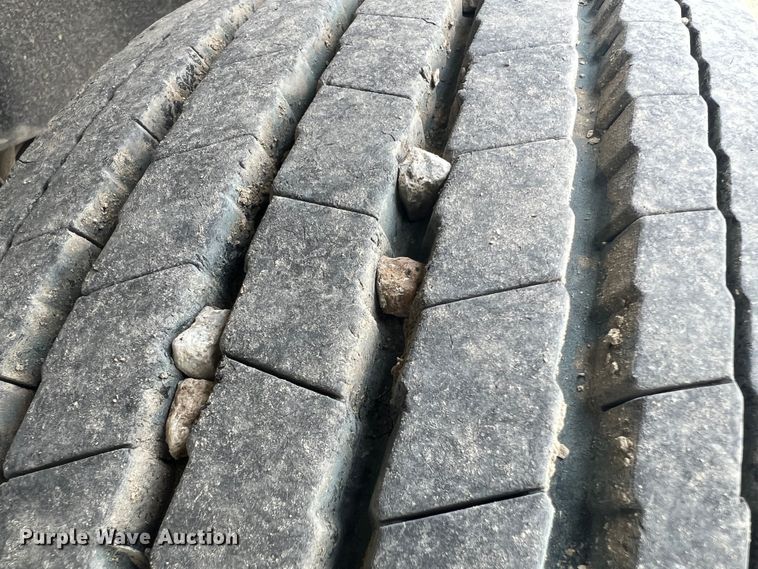 image for item DL4272 2000 Ford F550 Super Duty XL  flatbed truck