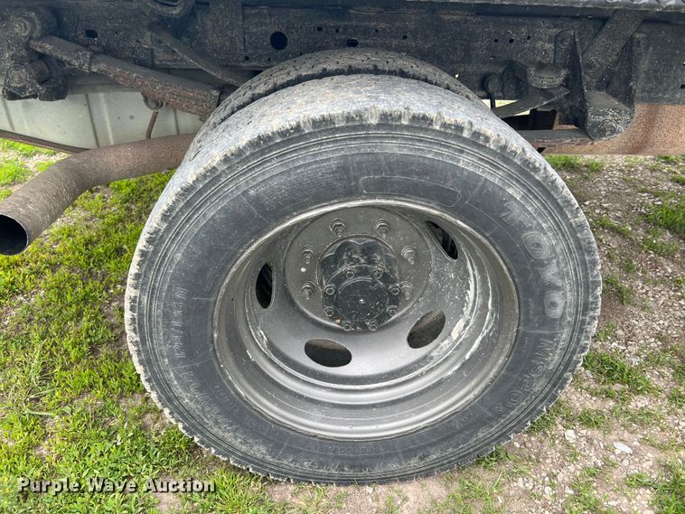 image for item DL4272 2000 Ford F550 Super Duty XL  flatbed truck