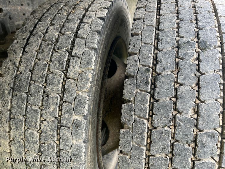 image for item DL4272 2000 Ford F550 Super Duty XL  flatbed truck