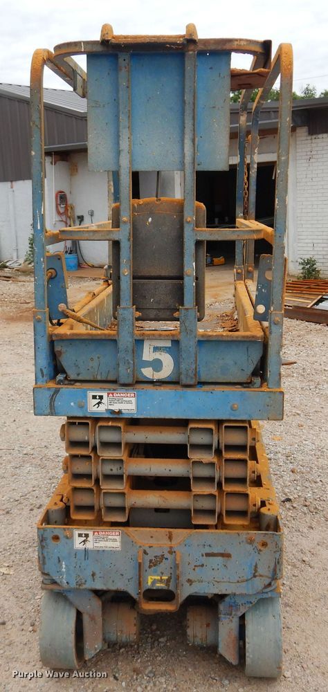 image for item DN0350 2005 Genie GS-1930  scissor lift