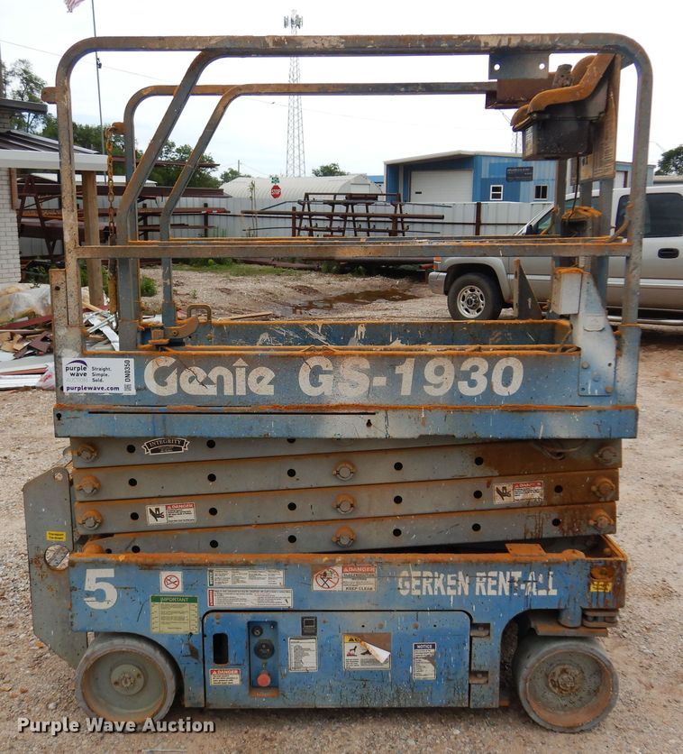 image for item DN0350 2005 Genie GS-1930  scissor lift