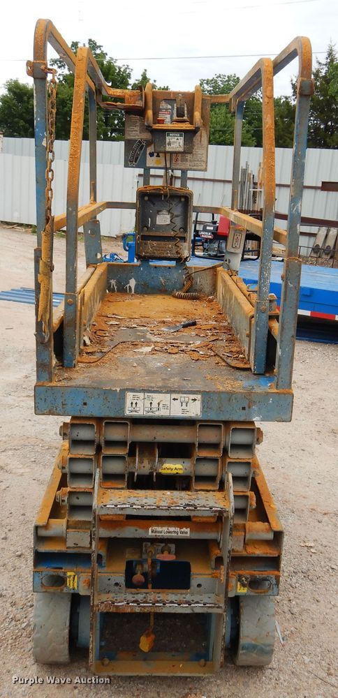 image for item DN0350 2005 Genie GS-1930  scissor lift