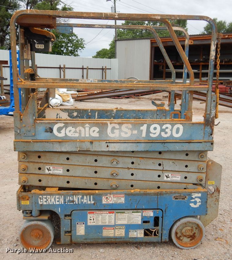image for item DN0350 2005 Genie GS-1930  scissor lift