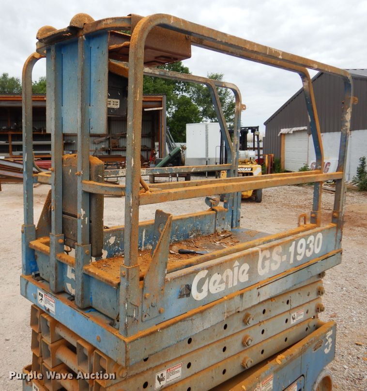 image for item DN0350 2005 Genie GS-1930  scissor lift