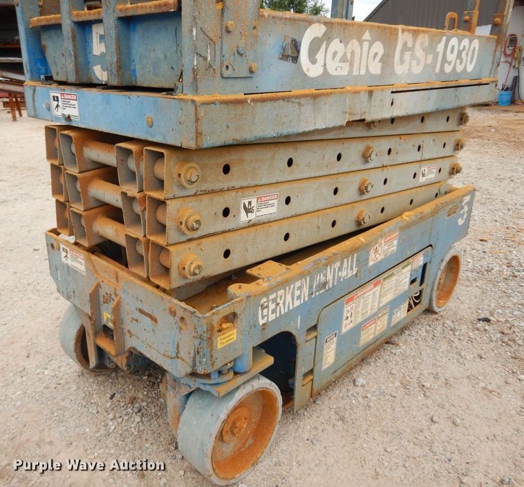 image for item DN0350 2005 Genie GS-1930  scissor lift