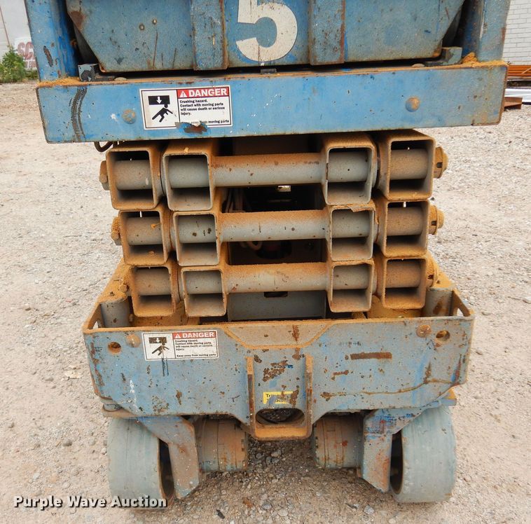 image for item DN0350 2005 Genie GS-1930  scissor lift