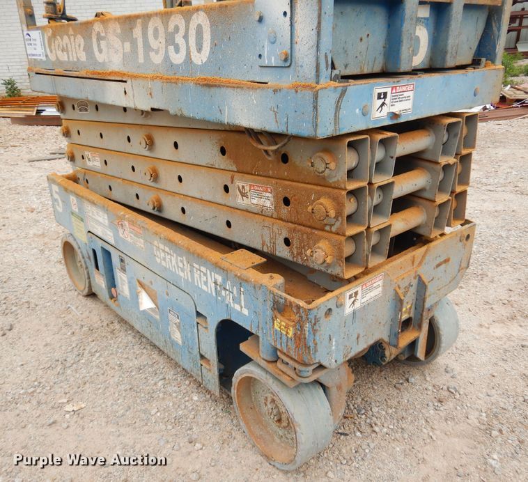 image for item DN0350 2005 Genie GS-1930  scissor lift