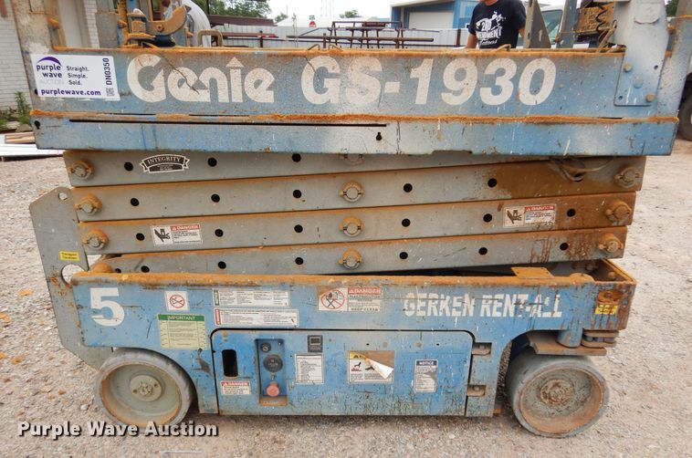 image for item DN0350 2005 Genie GS-1930  scissor lift