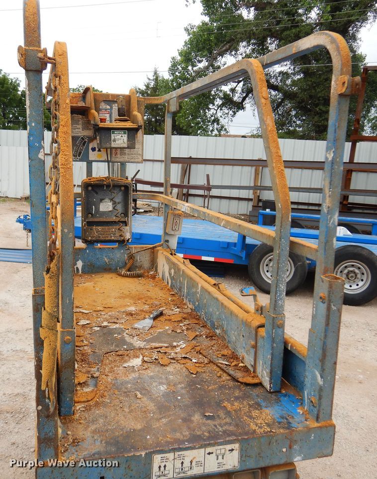 image for item DN0350 2005 Genie GS-1930  scissor lift