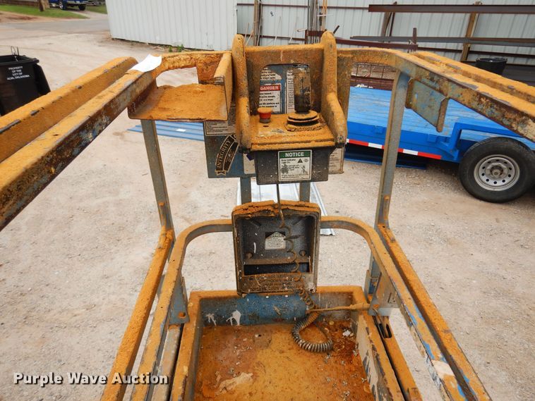 image for item DN0350 2005 Genie GS-1930  scissor lift