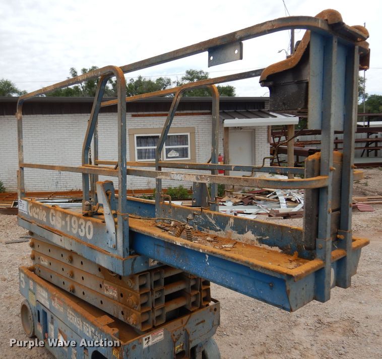 image for item DN0350 2005 Genie GS-1930  scissor lift