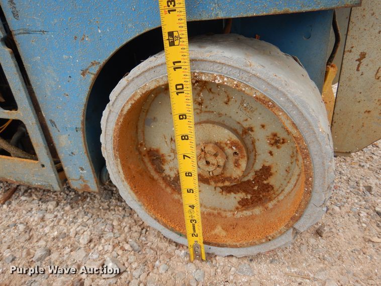 image for item DN0350 2005 Genie GS-1930  scissor lift