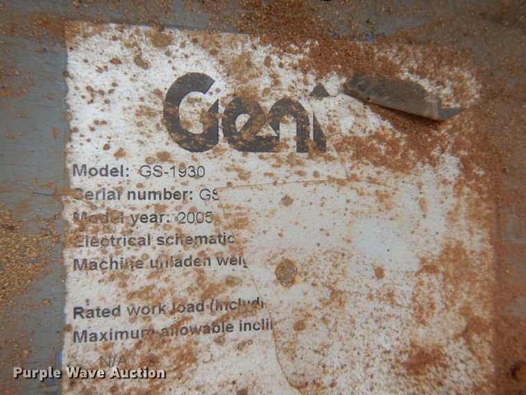 image for item DN0350 2005 Genie GS-1930  scissor lift