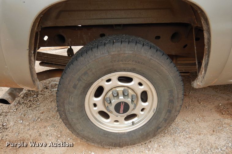 image for item DN0351 2001 GMC Sierra 1500  Crew Cab pickup truck