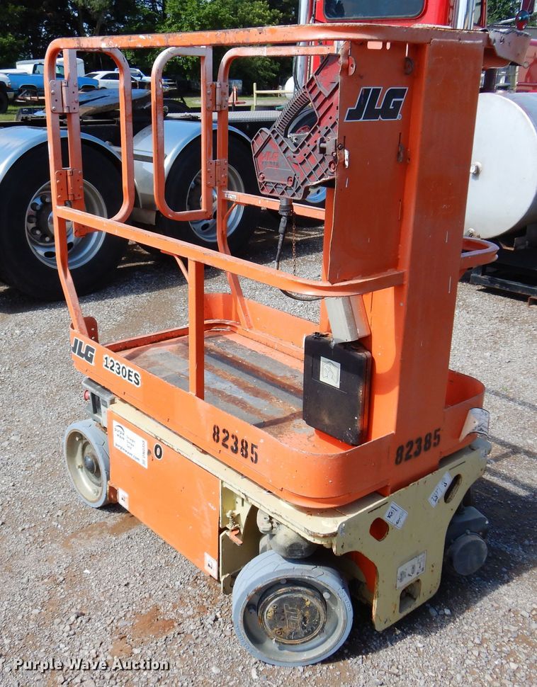 image for item DN0358 2007 JLG 1230ES  scissor lift