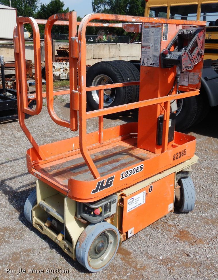 image for item DN0358 2007 JLG 1230ES  scissor lift