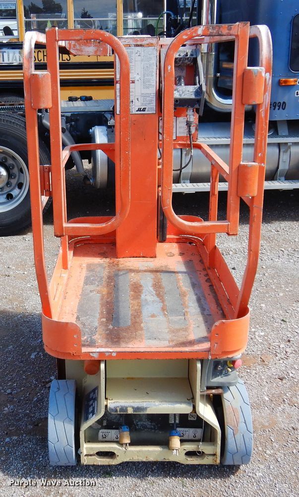 image for item DN0358 2007 JLG 1230ES  scissor lift