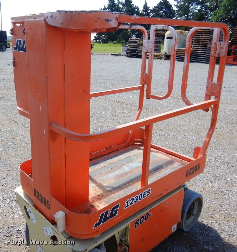 image for item DN0358 2007 JLG 1230ES  scissor lift