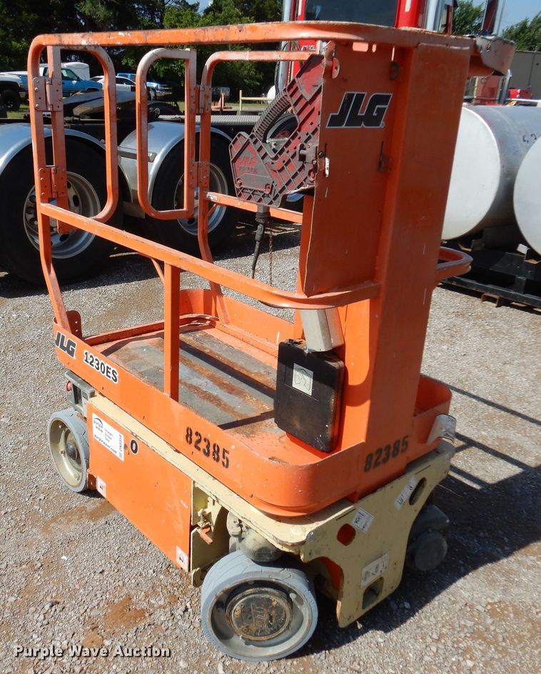 image for item DN0358 2007 JLG 1230ES  scissor lift