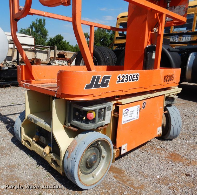 image for item DN0358 2007 JLG 1230ES  scissor lift