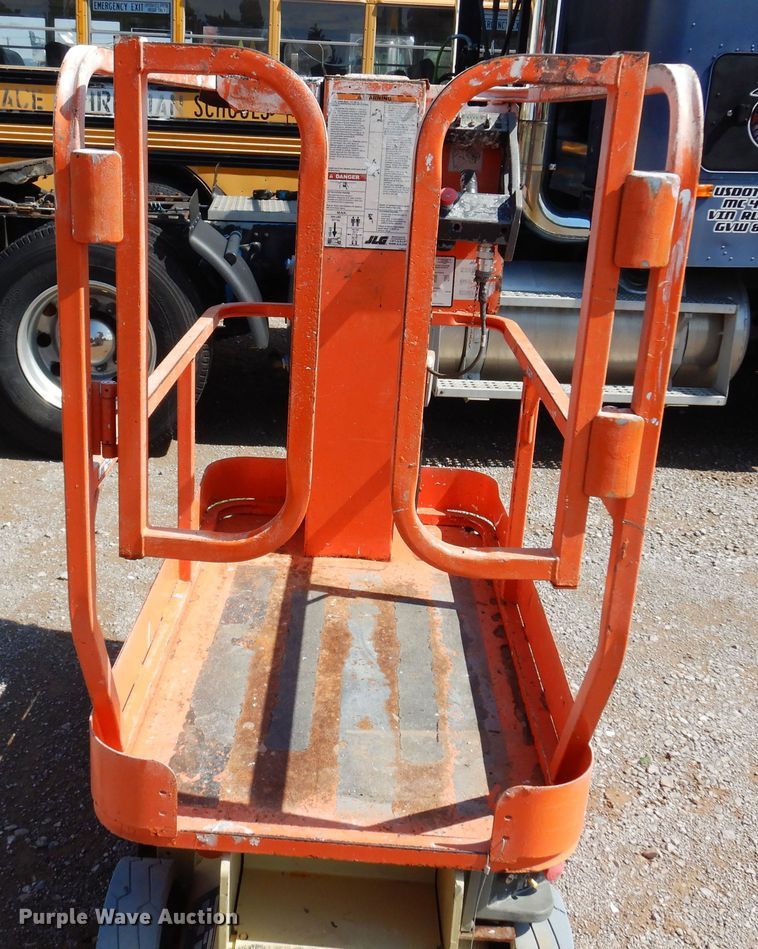 image for item DN0358 2007 JLG 1230ES  scissor lift