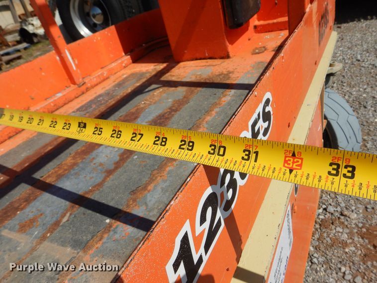 image for item DN0358 2007 JLG 1230ES  scissor lift