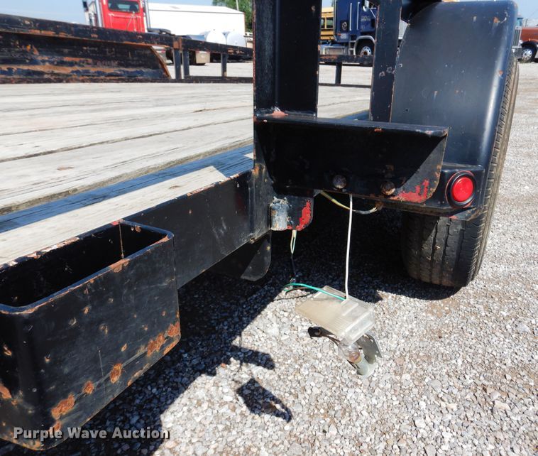 image for item DN0359 2004 Lonestar  utility trailer