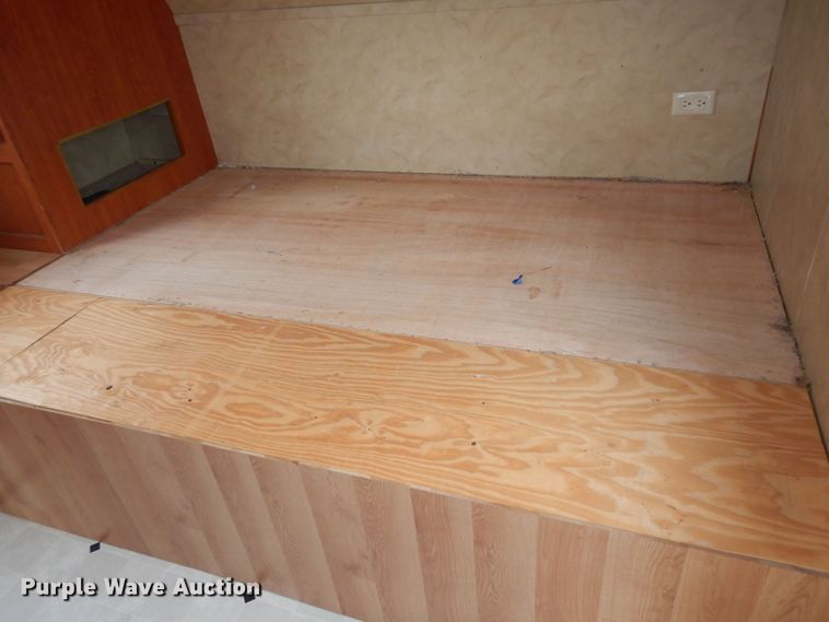 image for item DN1561 2010 Holiday Rambler Campmaster  camper