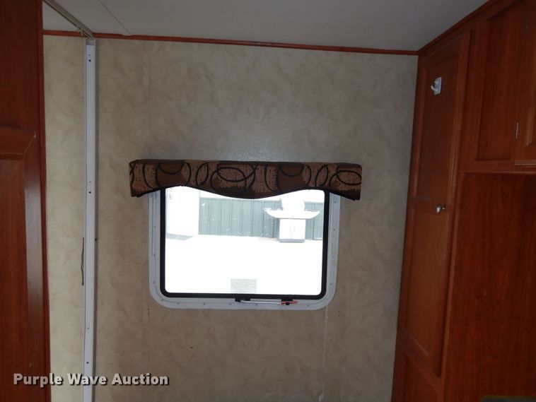 image for item DN1561 2010 Holiday Rambler Campmaster  camper