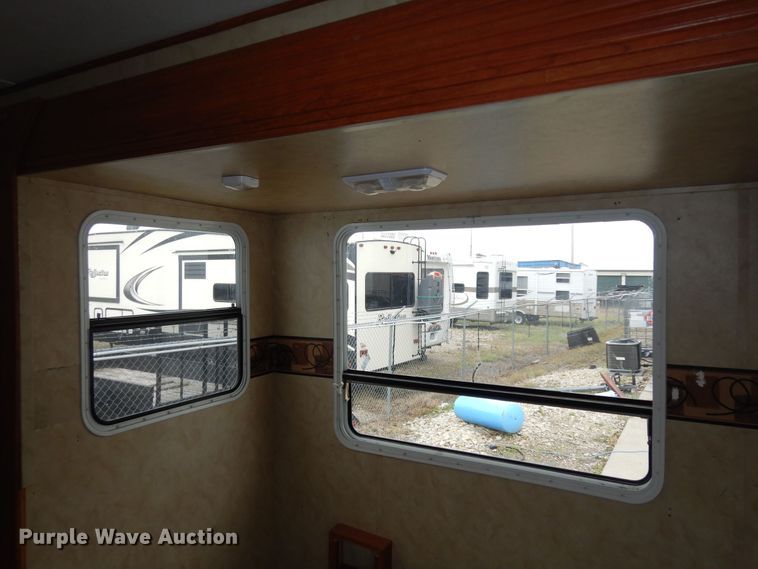 image for item DN1561 2010 Holiday Rambler Campmaster  camper