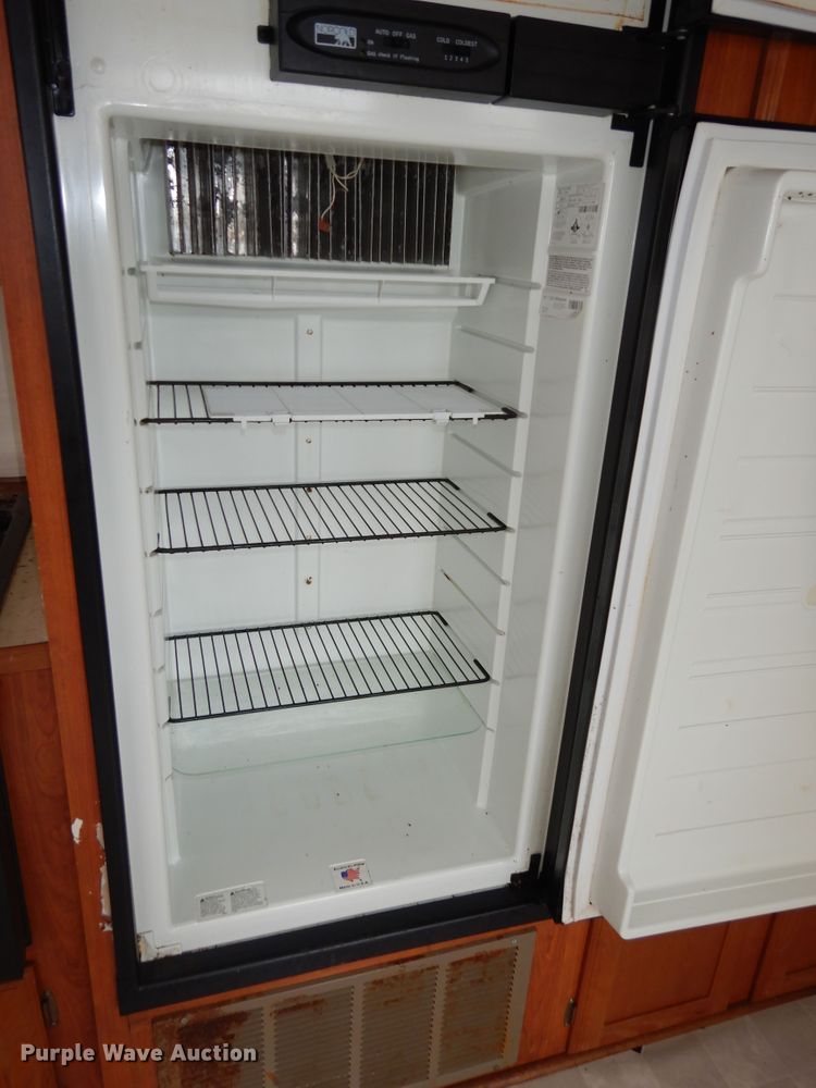 image for item DN1561 2010 Holiday Rambler Campmaster  camper