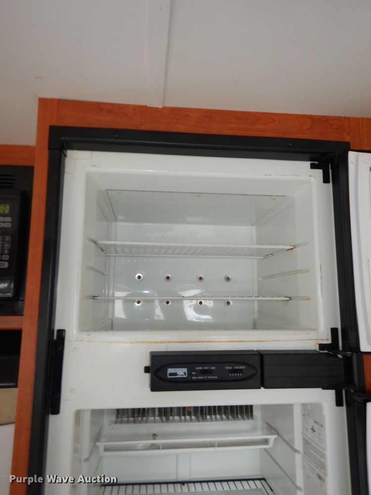 image for item DN1561 2010 Holiday Rambler Campmaster  camper