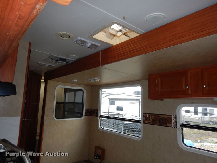 image for item DN1561 2010 Holiday Rambler Campmaster  camper