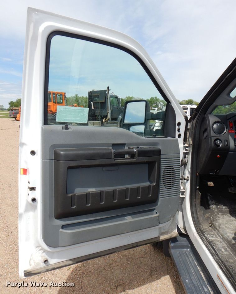 image for item DN7492 2014 Ford F550 Super Duty  tow truck