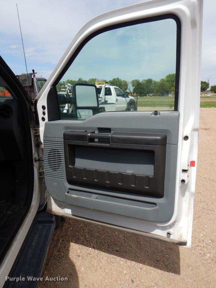 image for item DN7492 2014 Ford F550 Super Duty  tow truck