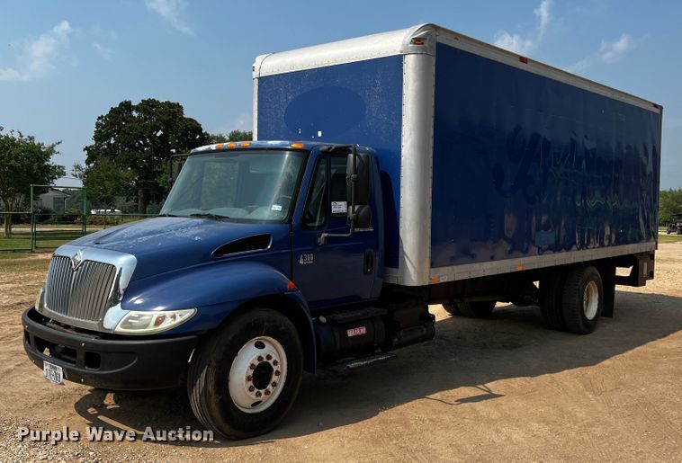 image for item DP4023 2005 International 4300  box truck