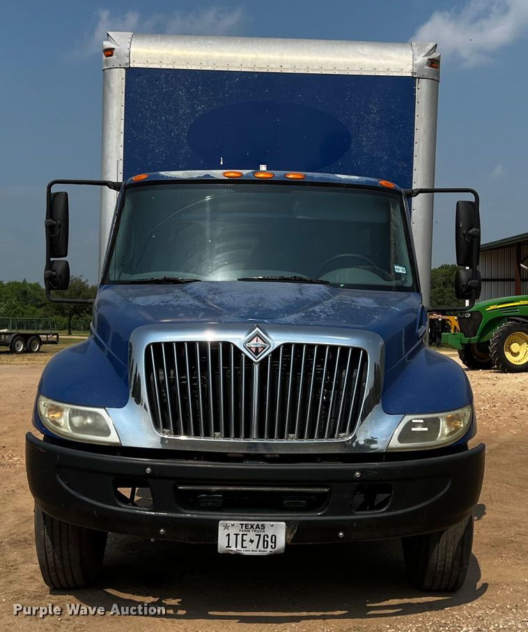 image for item DP4023 2005 International 4300  box truck