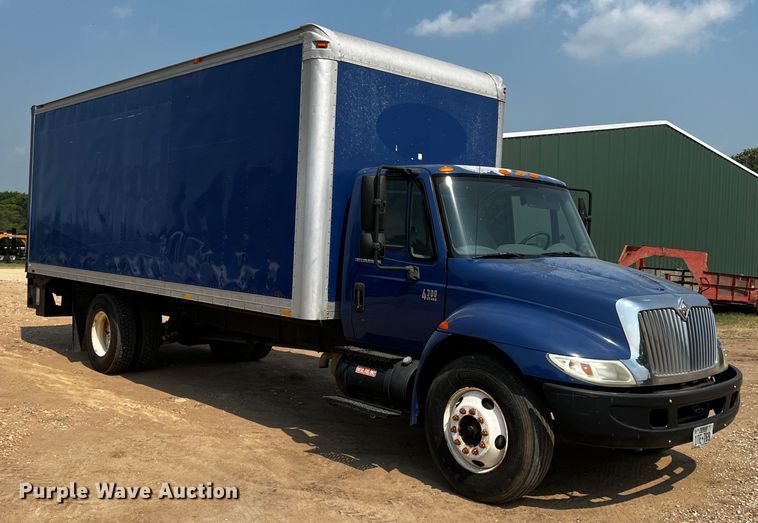 image for item DP4023 2005 International 4300  box truck