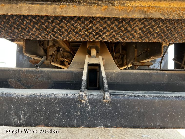 image for item DP4023 2005 International 4300  box truck