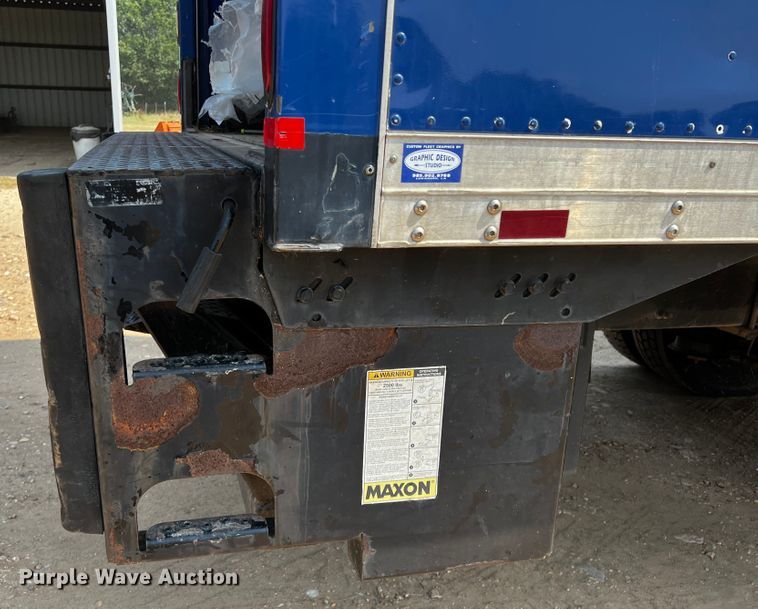 image for item DP4023 2005 International 4300  box truck