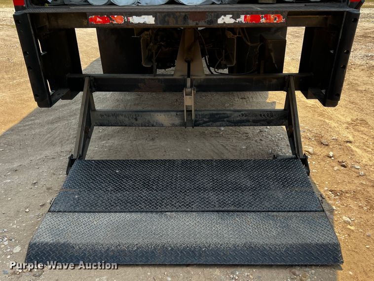 image for item DP4023 2005 International 4300  box truck