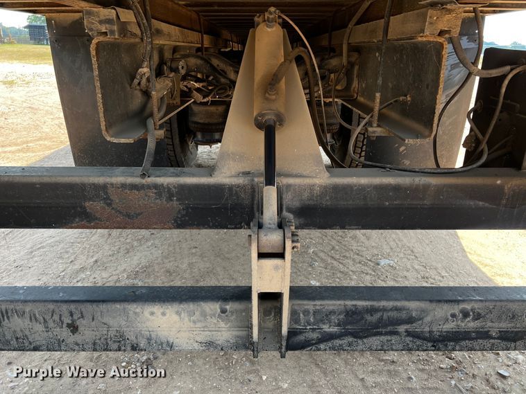 image for item DP4023 2005 International 4300  box truck