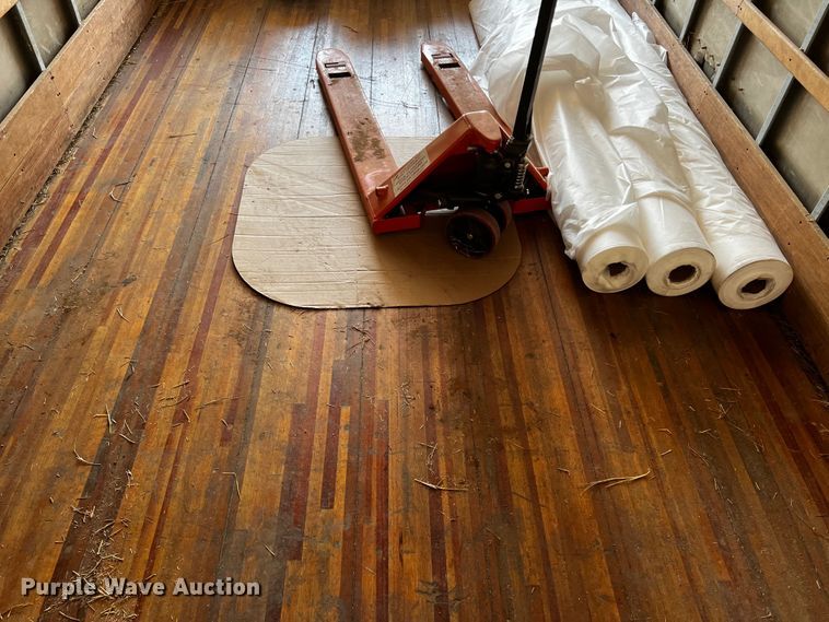 image for item DP4023 2005 International 4300  box truck