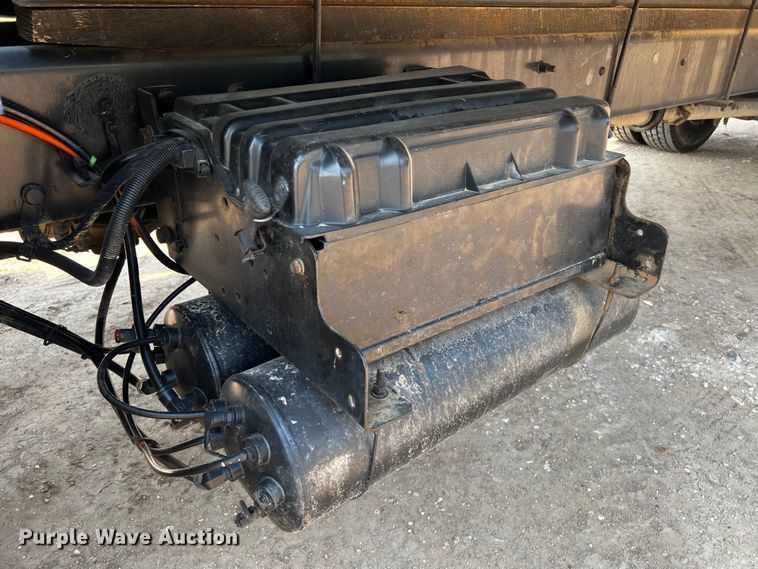 image for item DP4023 2005 International 4300  box truck